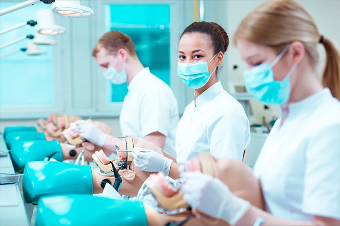 La odontología, ante el reto competitivo y digital: “Se necesita formación continuada, variada y de calidad”